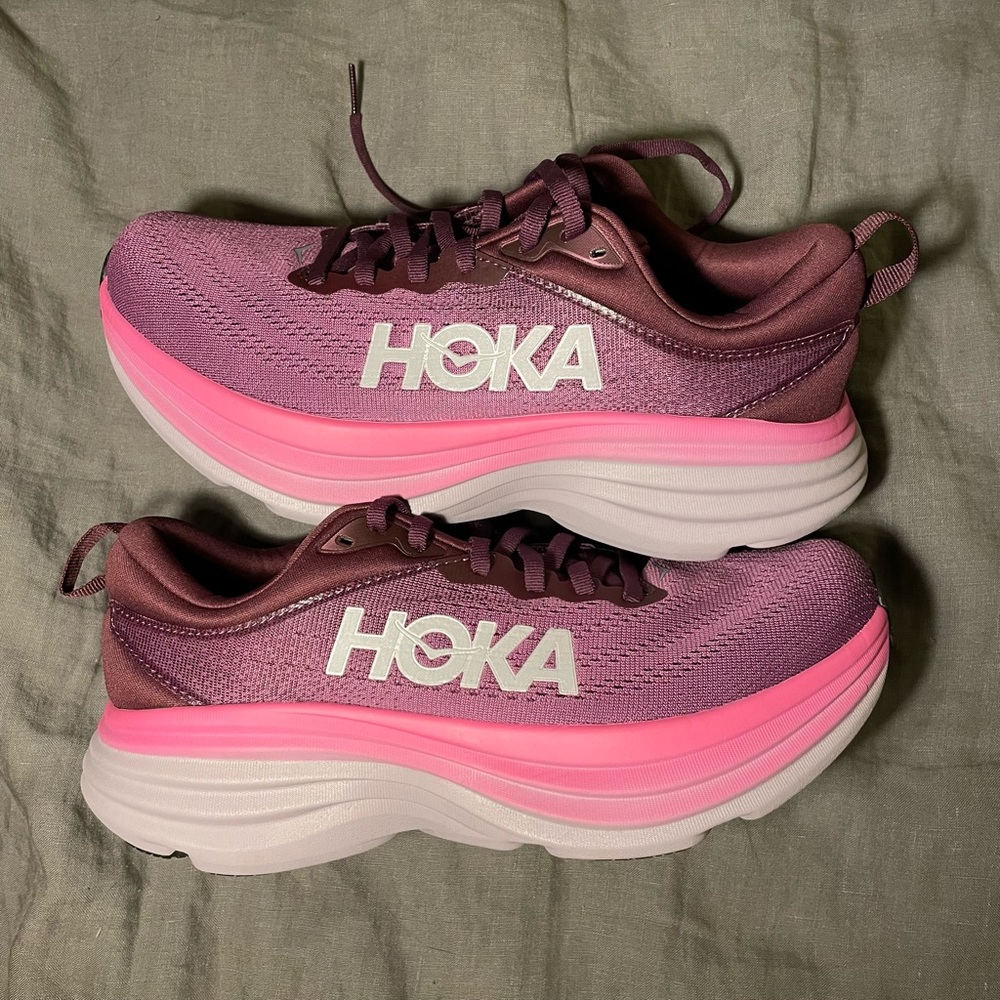 Hoka Bondi 8 Women’s 8.5 Beautyberry/Grape, brand new